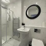 Fantastic 1-bed Flat In The Heart Of Clifton 公寓