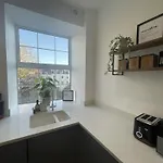 Fantastic 1-bed Flat In The Heart Of Clifton Бристоль